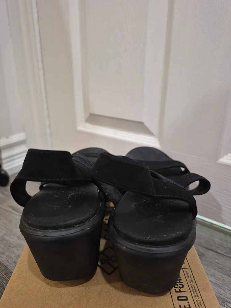 Skechers Cali Asana Strappy Sandals, Size 10 image indicator(3)