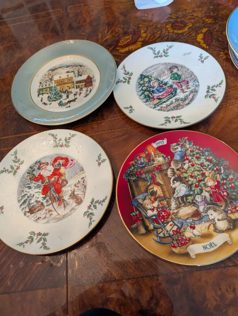 Vintage Christmas Collector Plates thumbnail