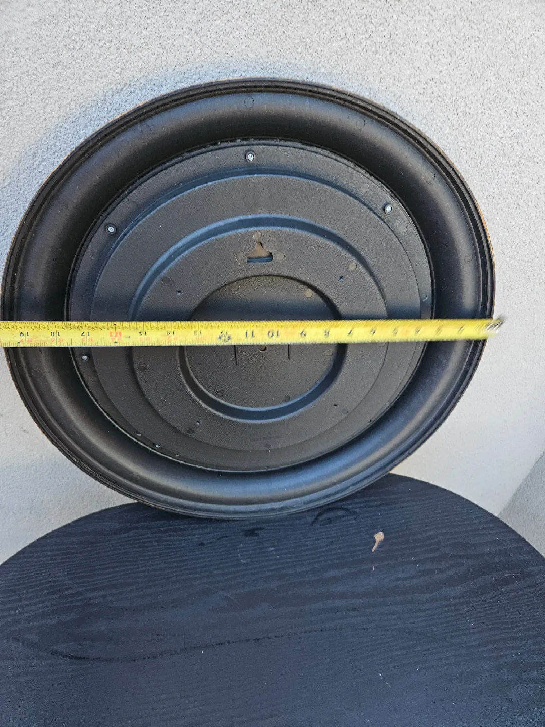 Round Wall Mirror with Wooden Frame image indicator(3)