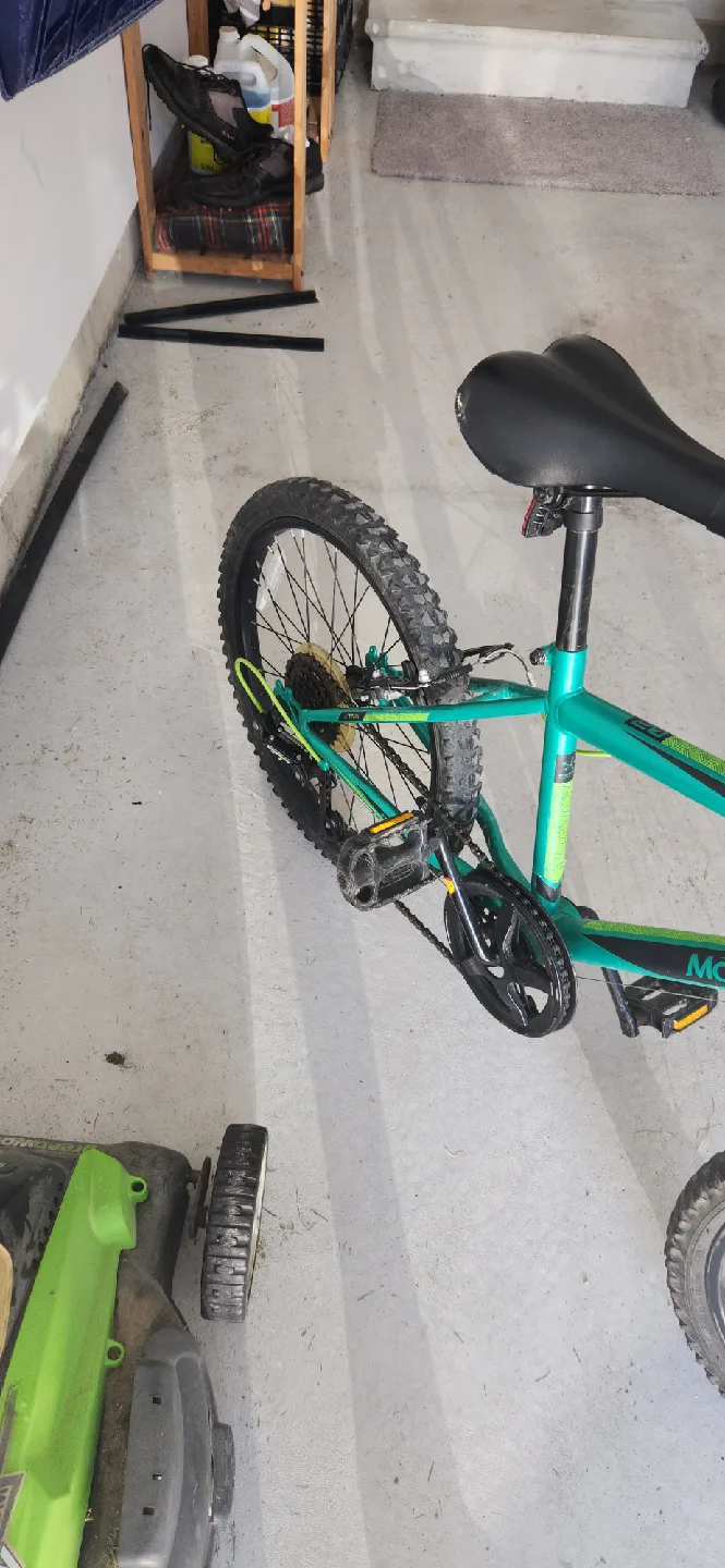 Mongoose 20-inch Bike - Green image indicator(4)