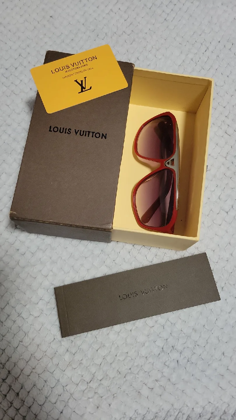 Louis Vuitton Sunglasses - Red Frame image indicator(2)