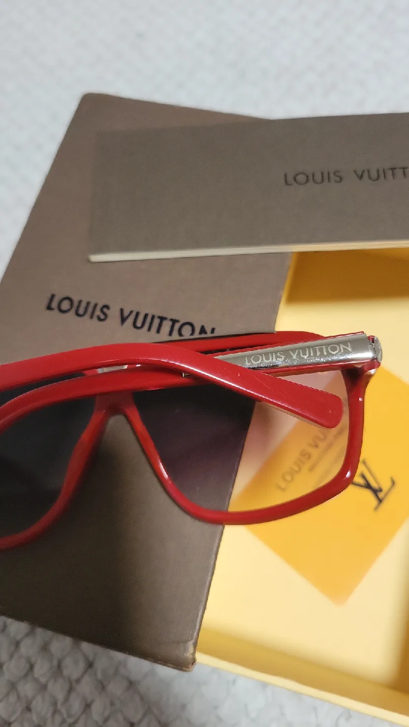 Louis Vuitton Sunglasses - Red Frame image indicator(4)