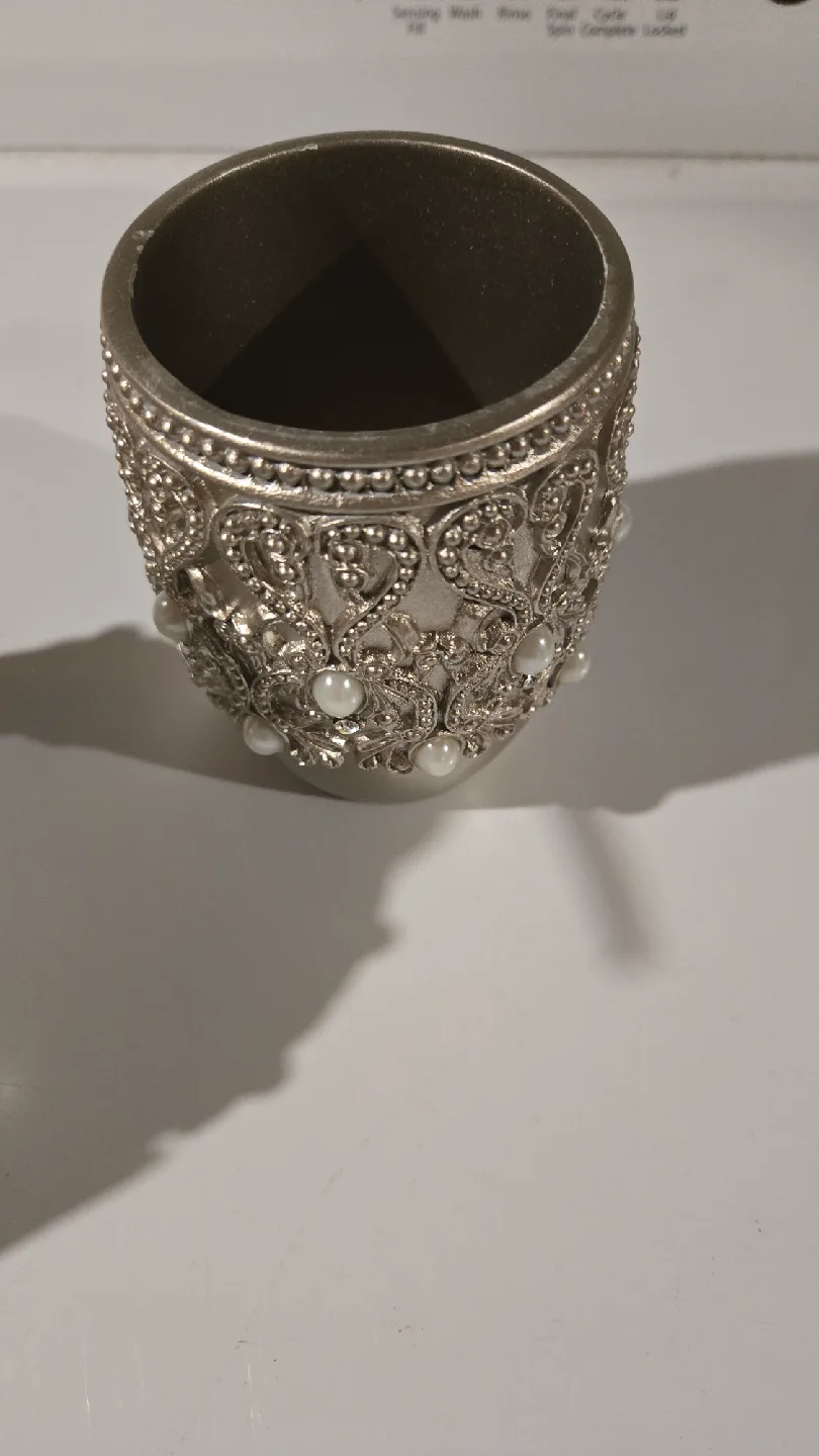 Nanette Lepore Soap Dispenser & Toothbrush Holder image indicator(4)