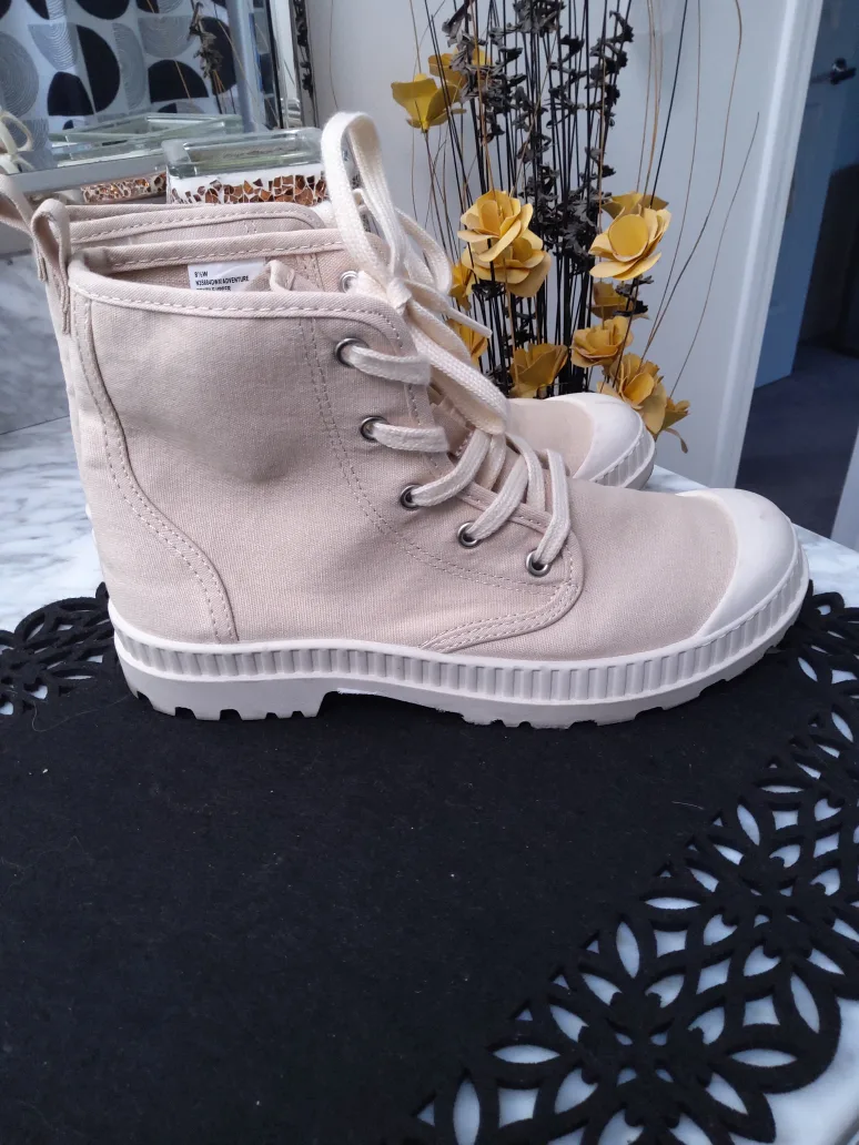Adventure Canvas Boots - Size 8.5W thumbnail