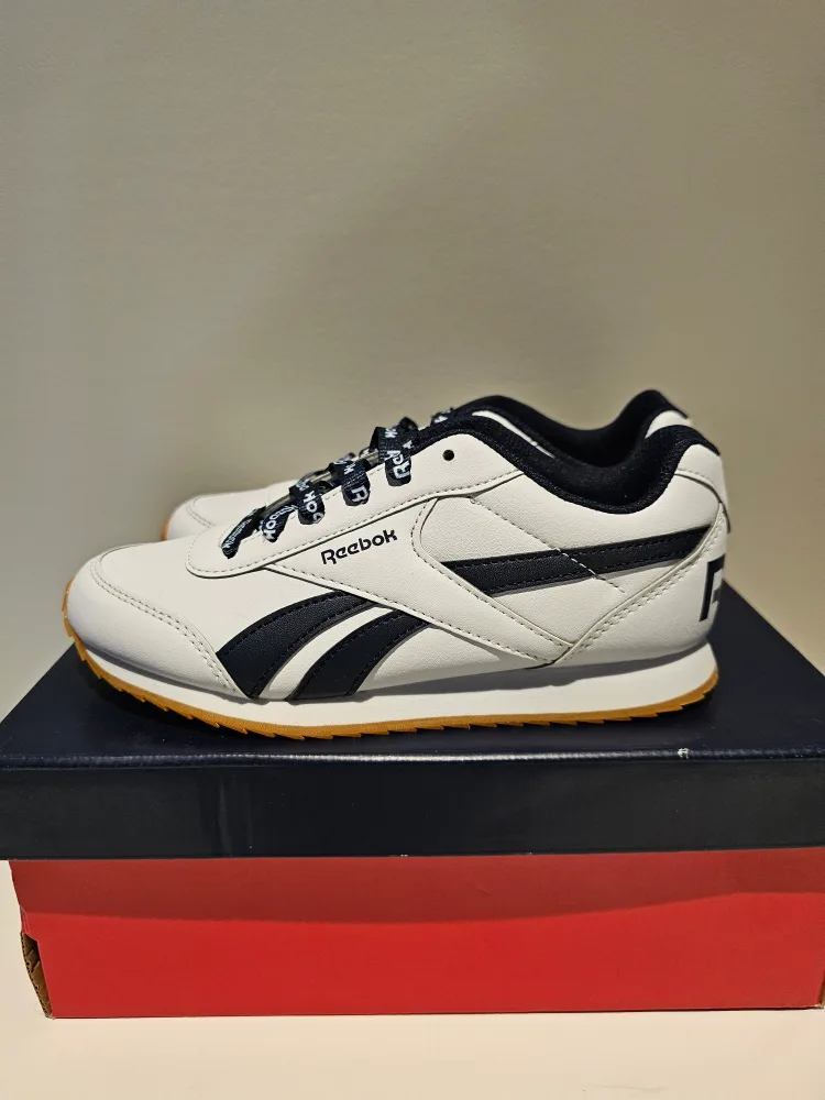 Reebok Royal CLJOG 2 Kids Size 3 - New in Box! thumbnail