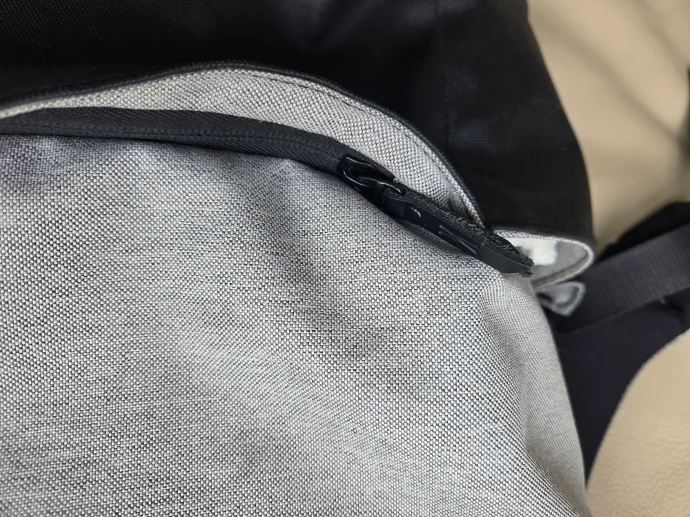 backpack with shoe compartment image indicator(5)