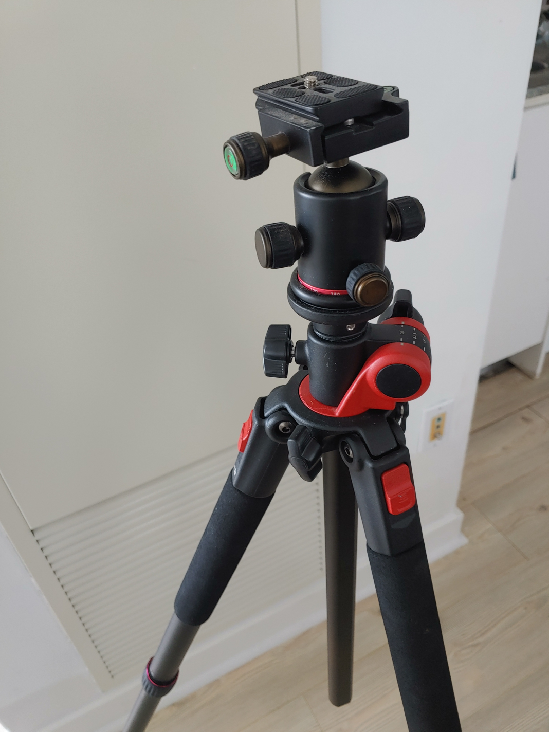 NEEWER N284+G10 tripod - photo 2