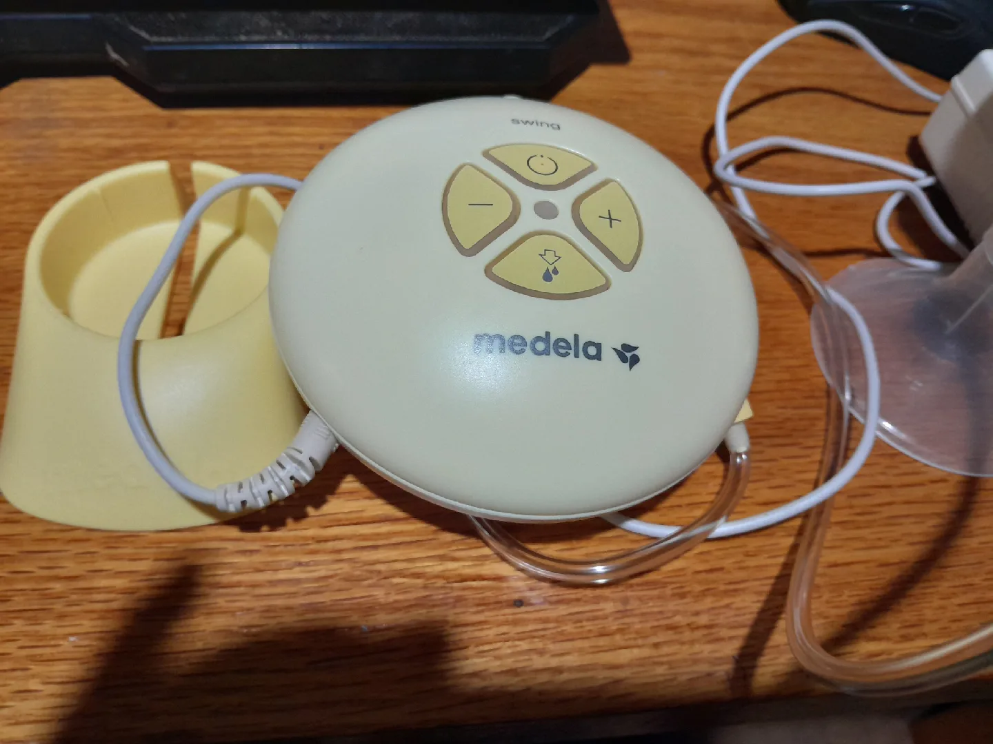 Medela Swing Breast Pump with Storage Bags thumbnail