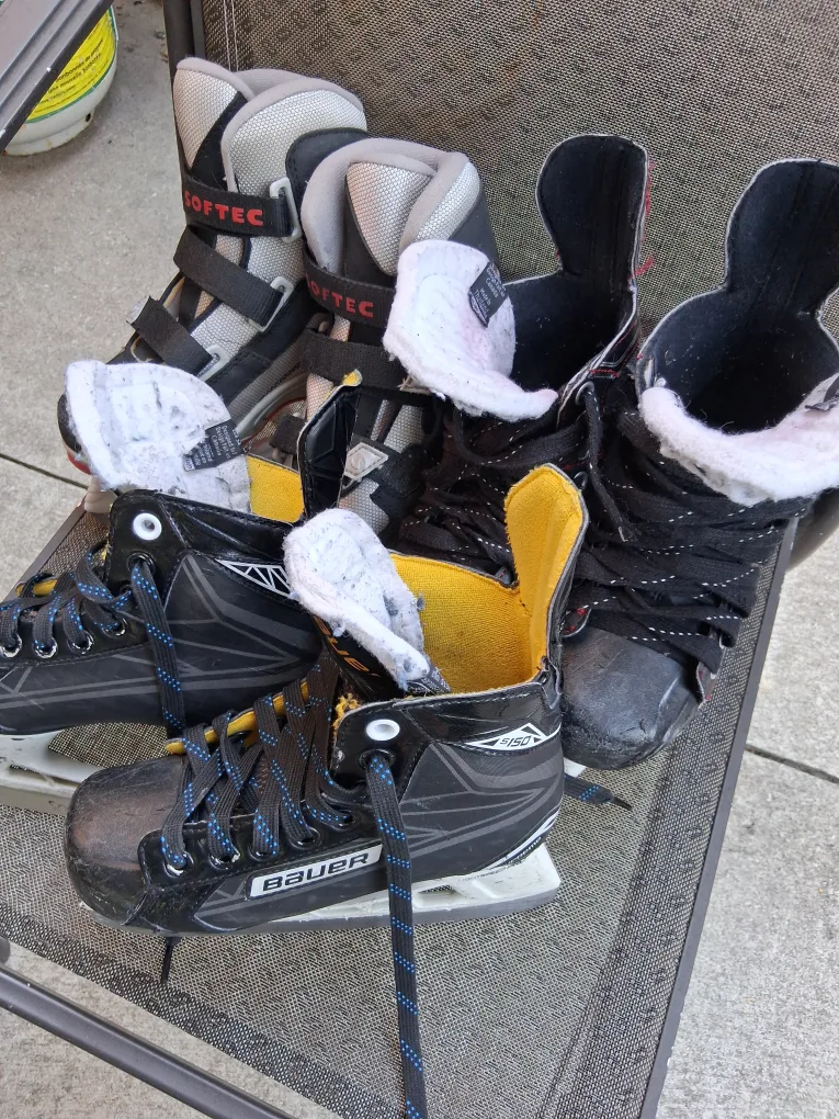 Mixed Lot of Hockey Skates: CCM, Bauer, Softec image indicator(5)