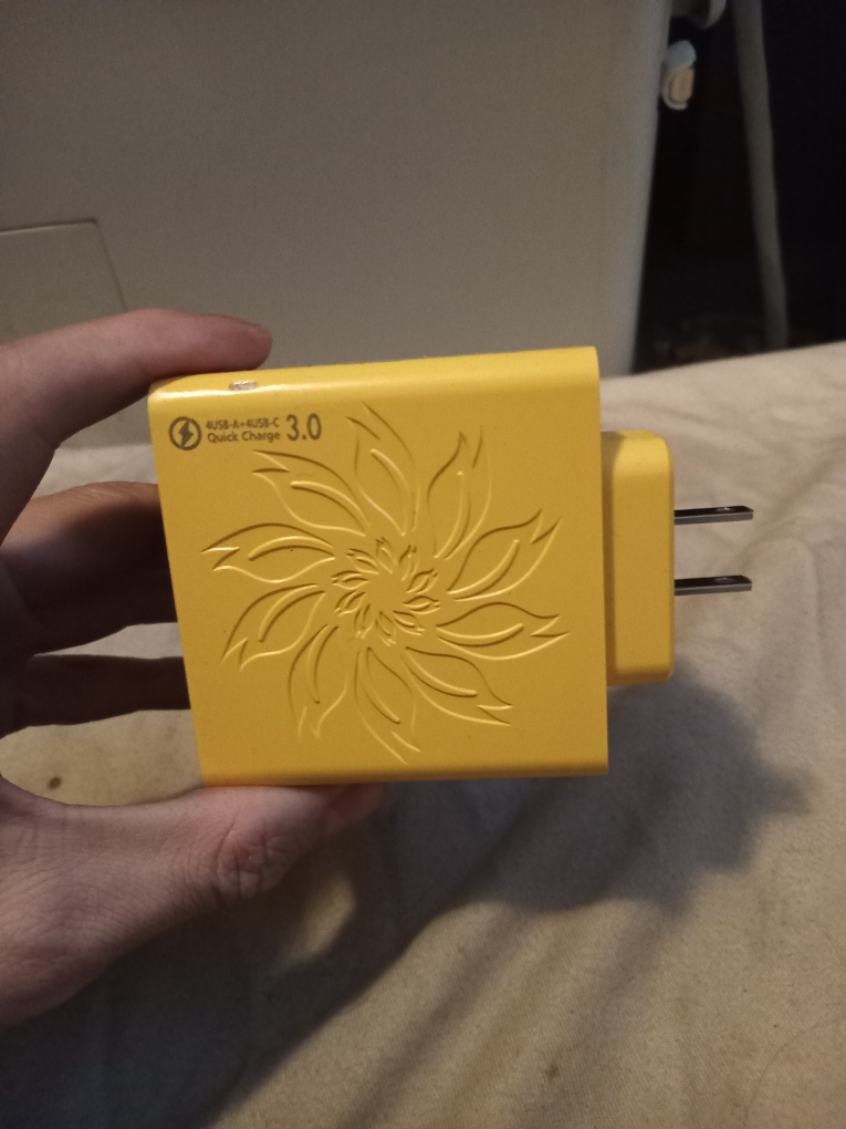 Yellow Fast Charger Adapter With 8 Ports ( 4 USB & 4 USB-C) - photo 2