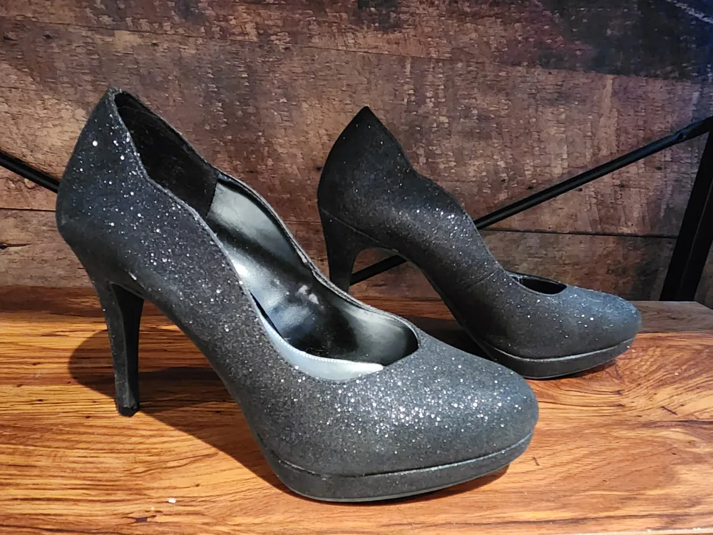 Fioni Glitter Black Heels - Size 7 image indicator(3)