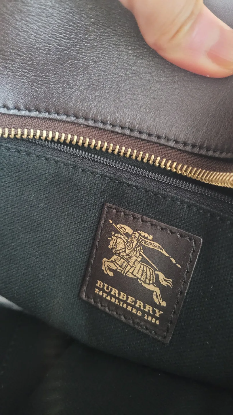 Burberry Tote Bag image indicator(2)