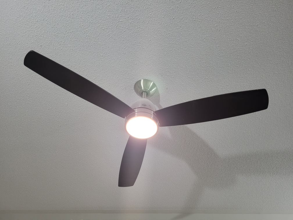 GE Ceiling Fan with Remote - photo 4