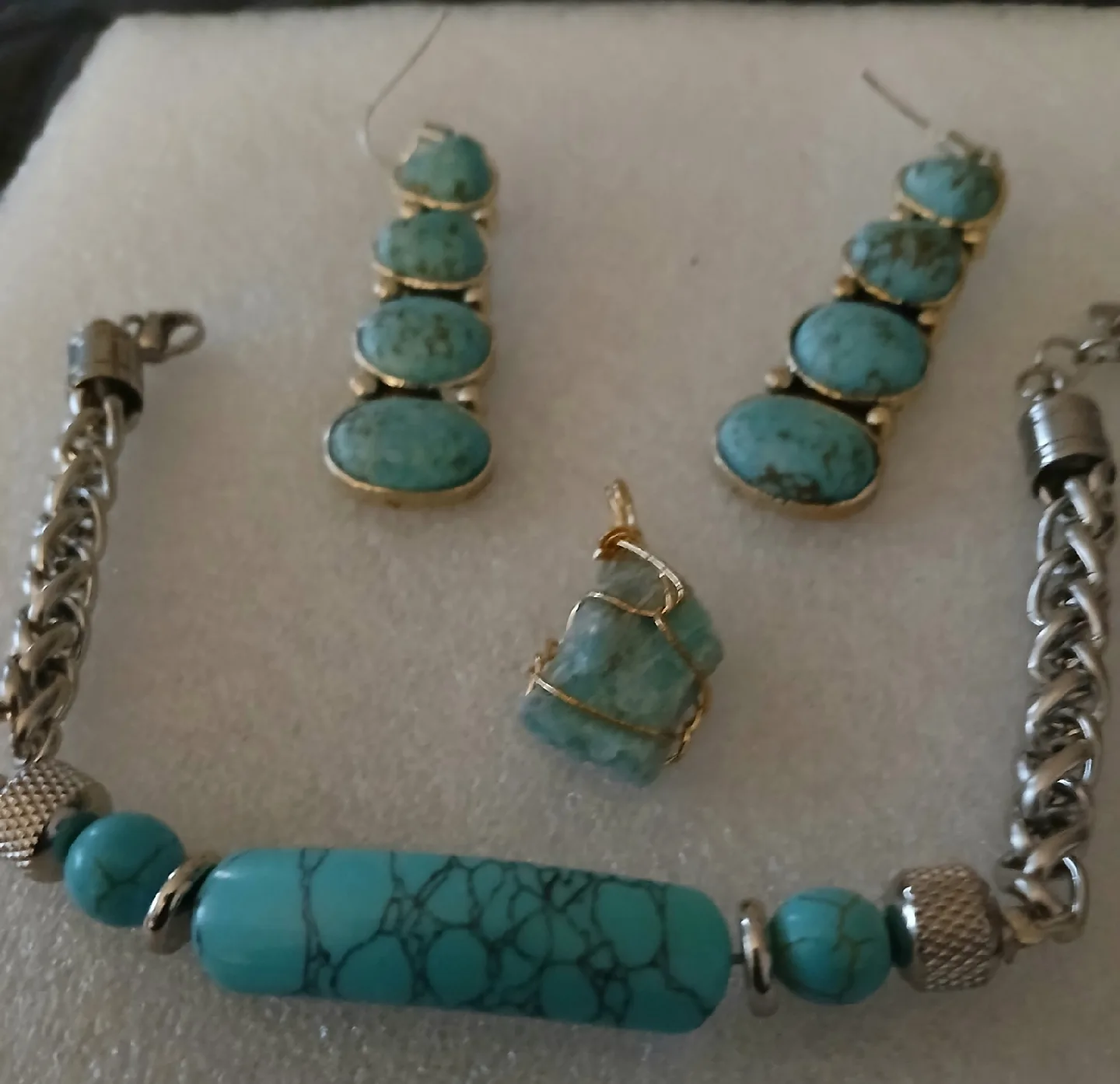 Turqoise coloured jewellery lot thumbnail