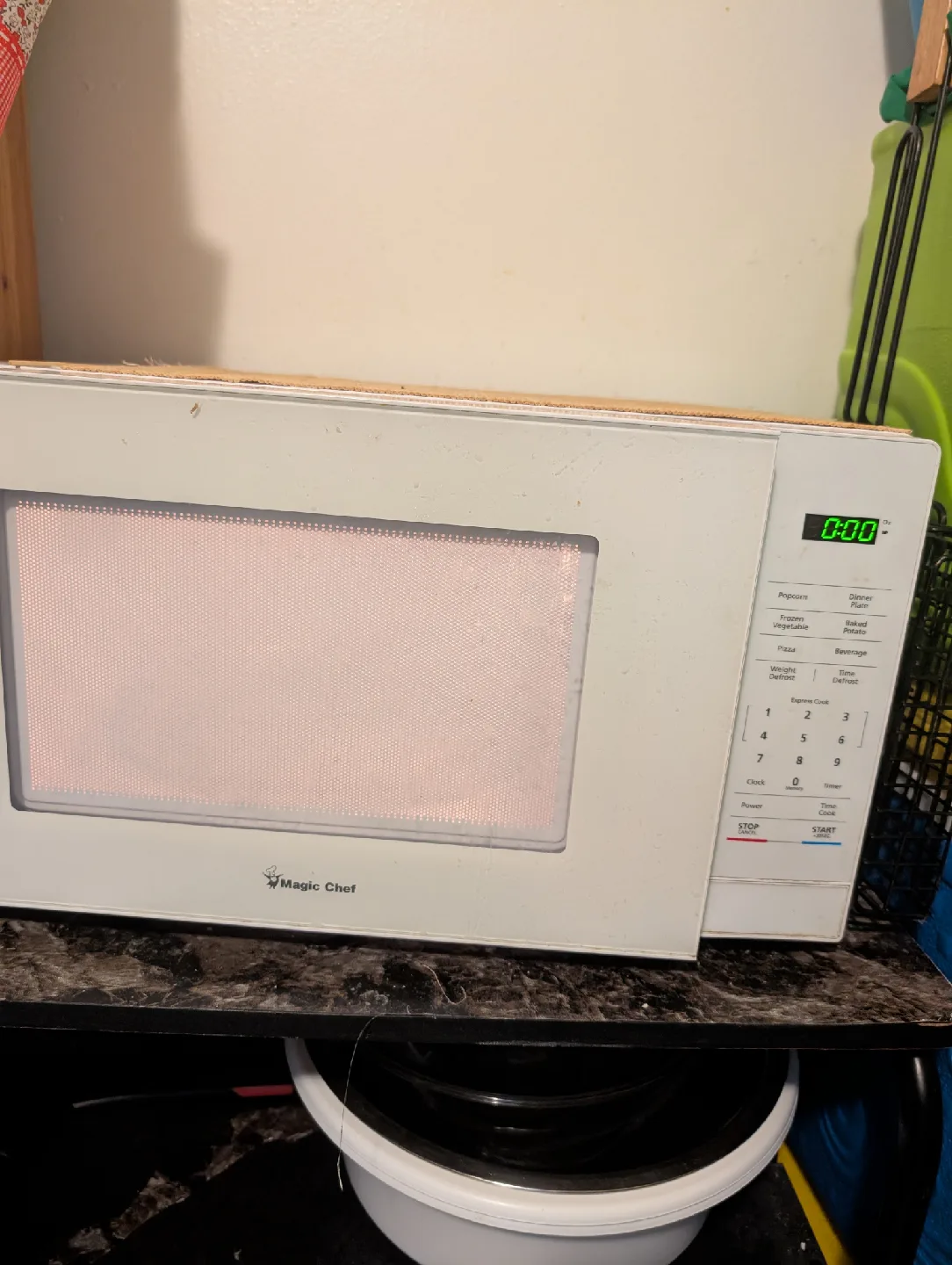 Magic Chef Microwave thumbnail