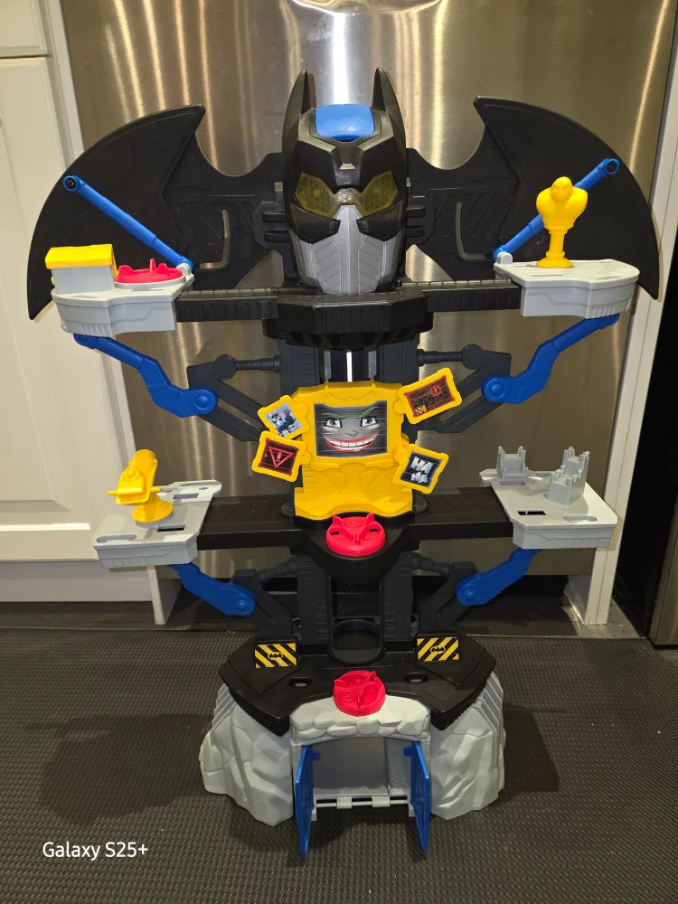 DC Comics Batman Bat-Tech Batcave Playset thumbnail