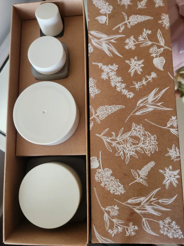 Brand NEW in Box The Face Shop Therapy Vegan Set image indicator(5)