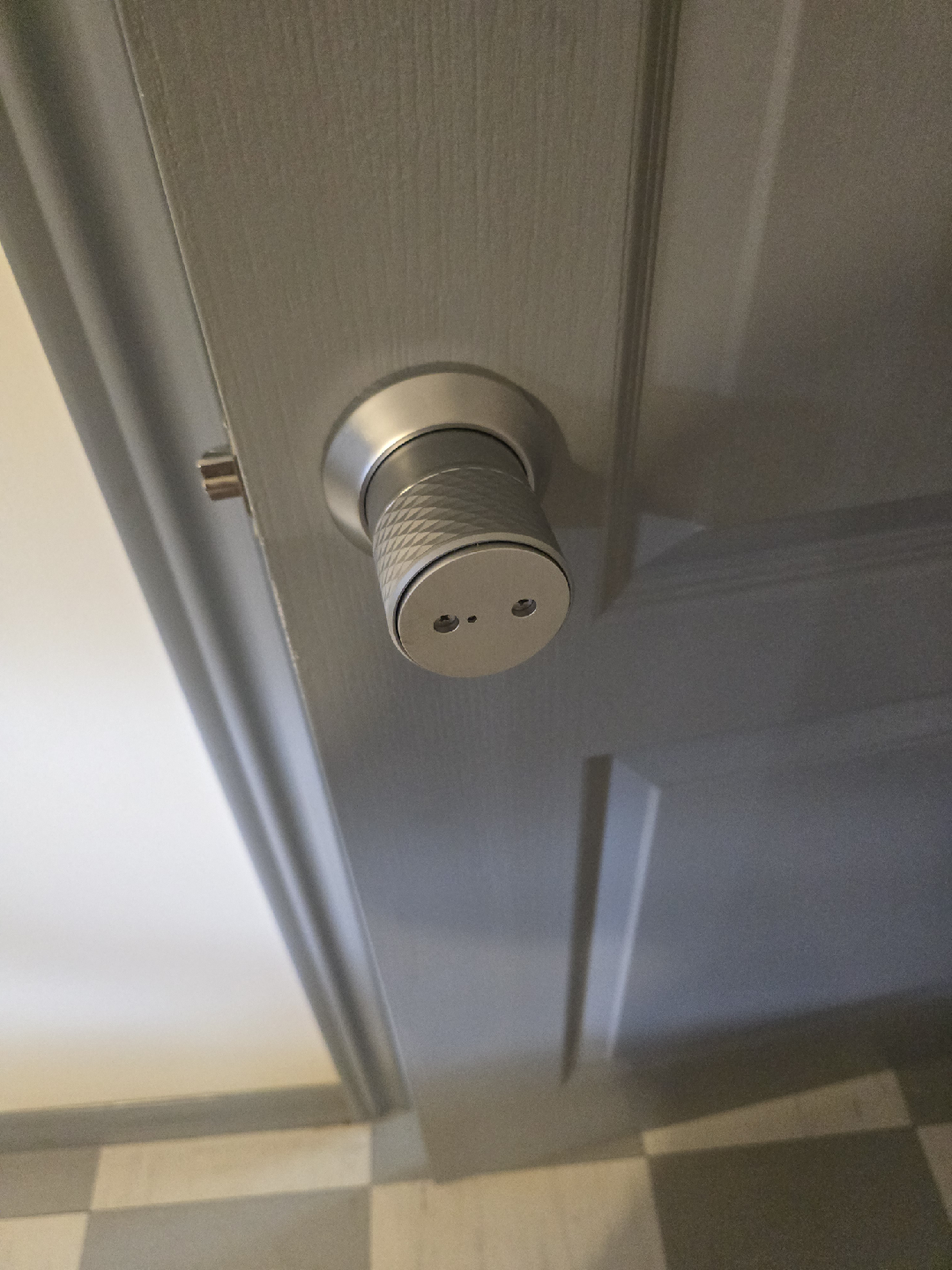 Airbnb? New Electronic Lock/Handle Inside Door - photo 4