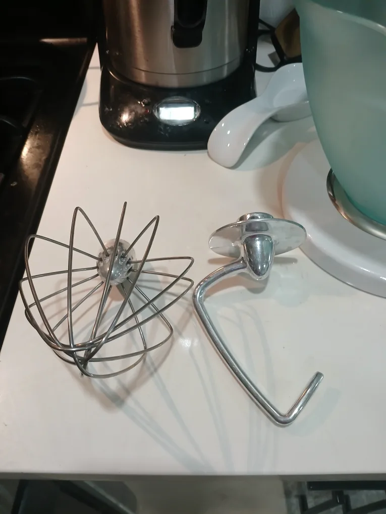 White Stand Mixer with Attachments image indicator(3)