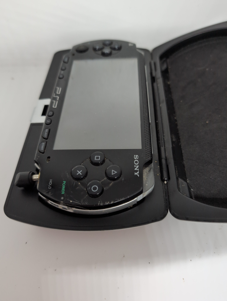 Sony PSP Handheld Console - photo 3