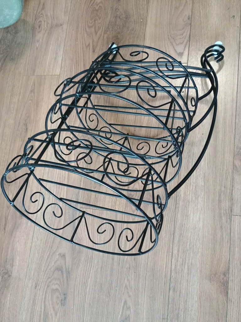 🥕✅ Elegant Black Metal 3-Tier Plant Stand, adjustable positions image indicator(3)