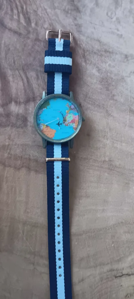 World Map Watch - Blue & White Strap image indicator(3)