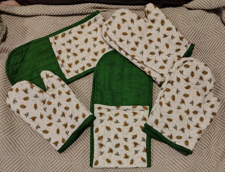 Handmade fall Kitchen Textiles: Oven Mitts, washcloths image indicator(2)