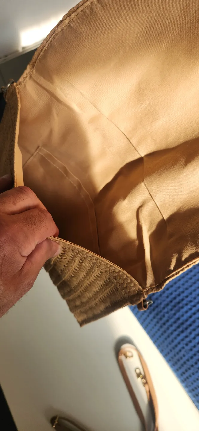 Straw Clutch with Shoulder Strap image indicator(3)