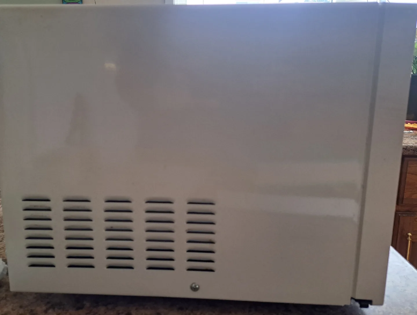 Danby Microwave - White image indicator(3)