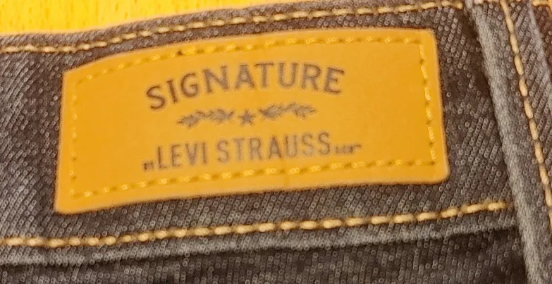 Signature Levi Strauss & Co. Jeans image indicator(3)