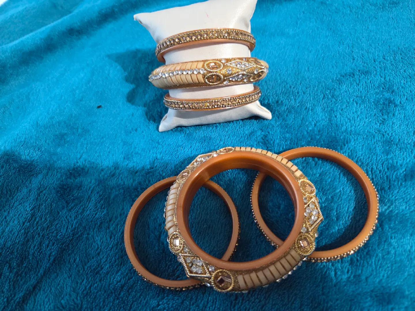 Set of 6 Bangles - Gold & Cream image indicator(2)