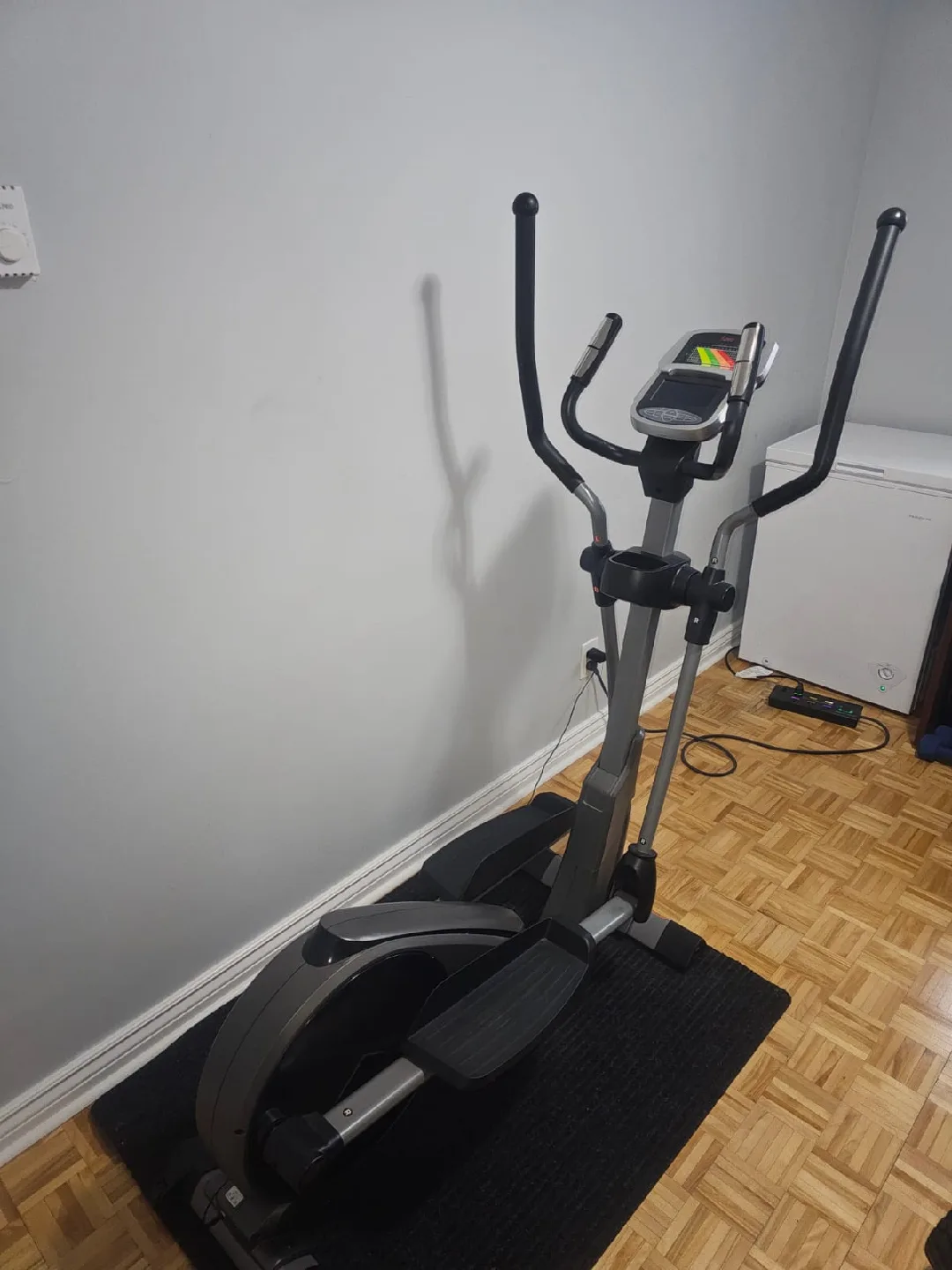 Sunny Health & Fitness Elliptical Machine image indicator(4)