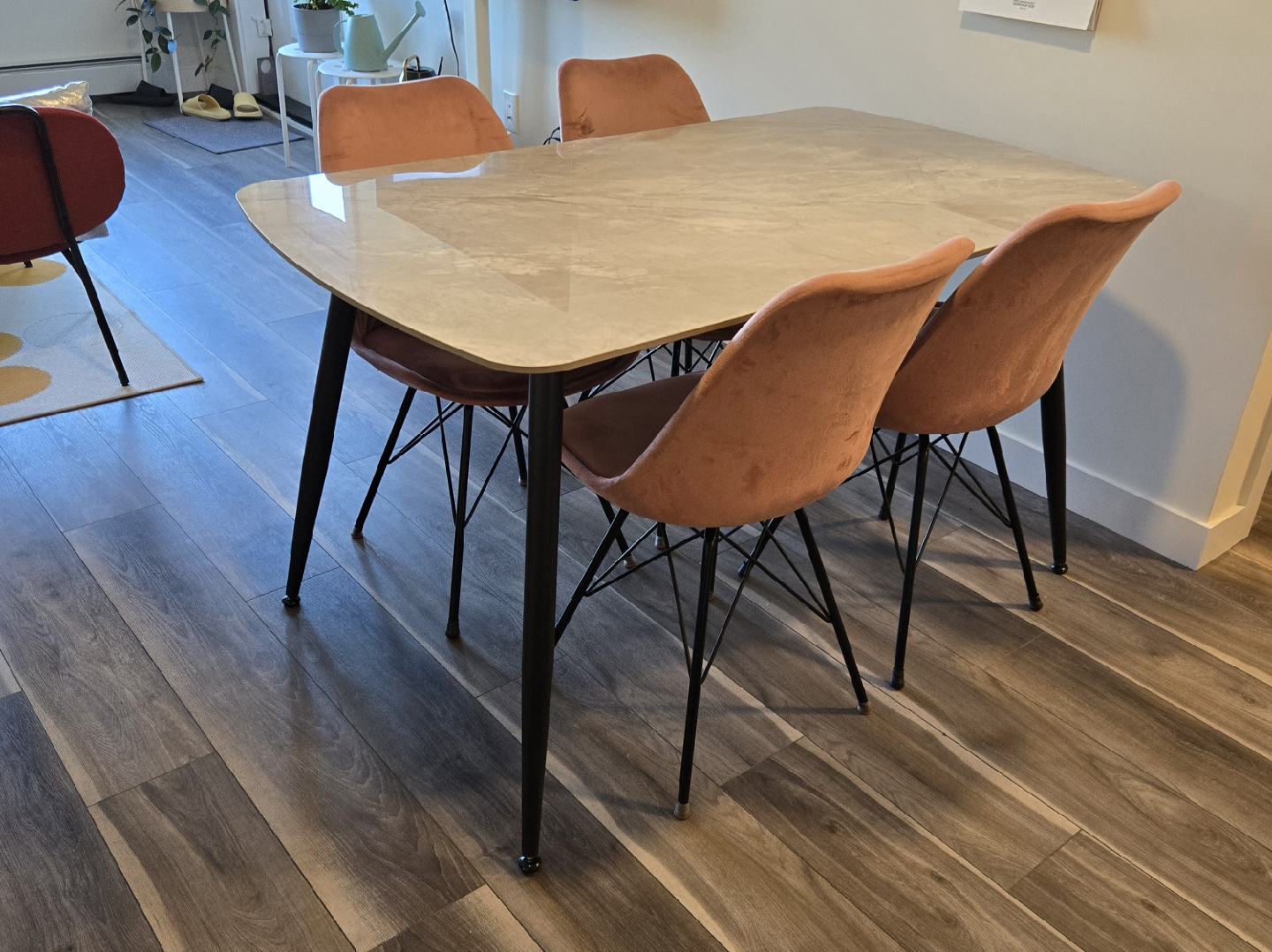 Dining Table with 4 Chairs - Like New!