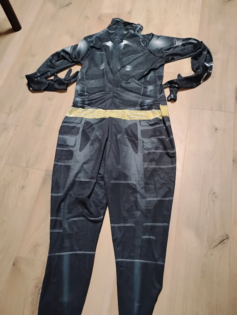 Batman Costume with Mask image indicator(6)