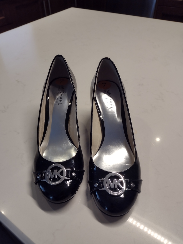 Michael Kors Black Patent Leather Heels - Size 7