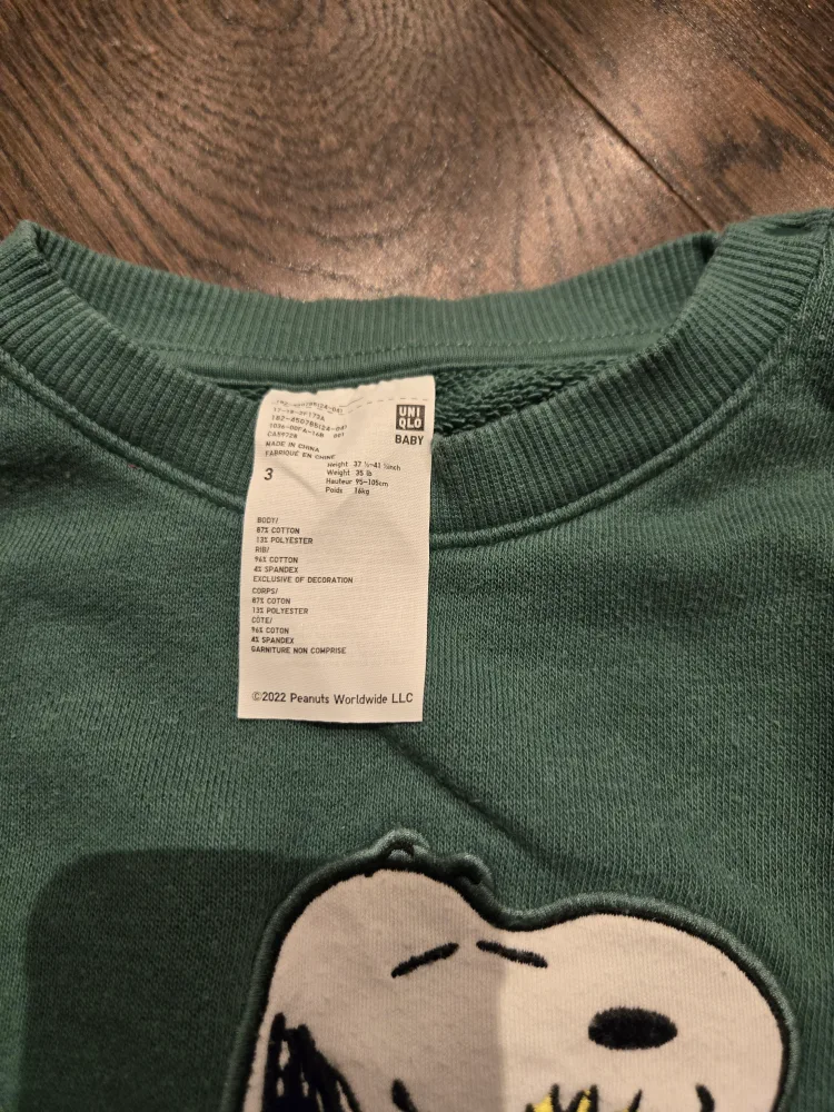 Uniqlo Snoopy Sweatshirt - Size 3 image indicator(3)