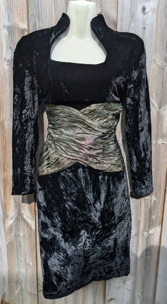 Vintage Holt Renfrew Black & gold Velvet Dress with sz sml image indicator(5)