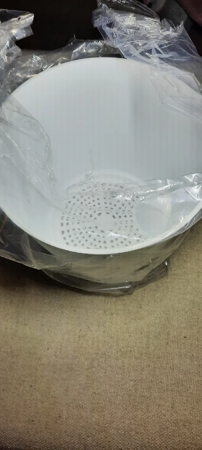 Like New 6" Wall Mounted Plant Pot. image indicator(3)