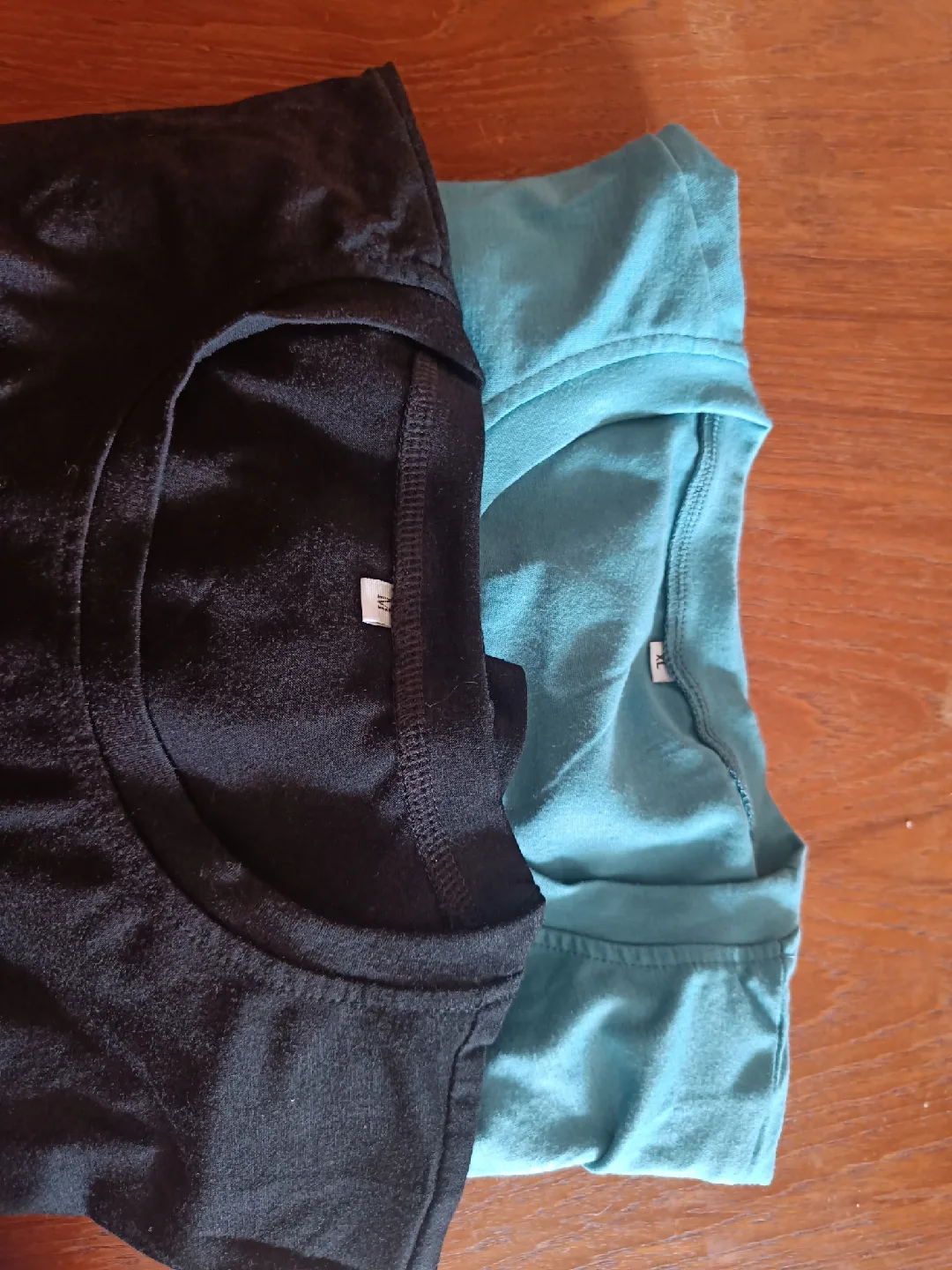 T-shirts with Rainbow Heart Design image indicator(5)