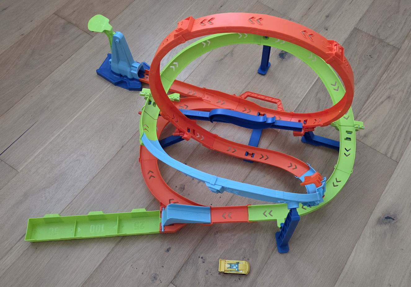 Hot Wheels Loop Cyclone Challenge Stunt Tracks Set - photo 3