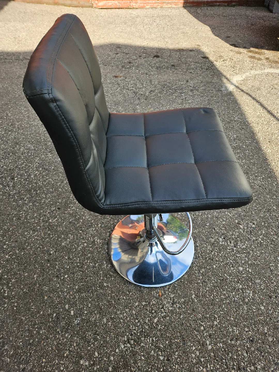 Black Swivel Bar Stool image indicator(2)