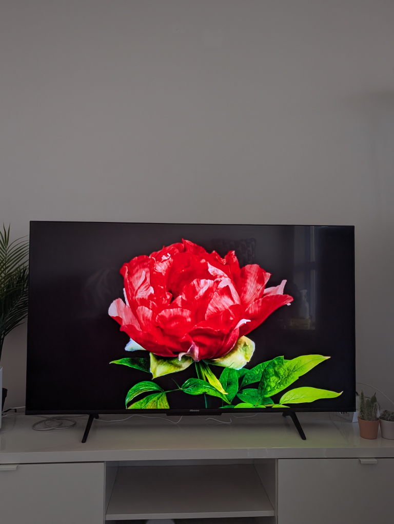 Hisense 50" Quantum ULED 4K TV - U6 Series - photo 2