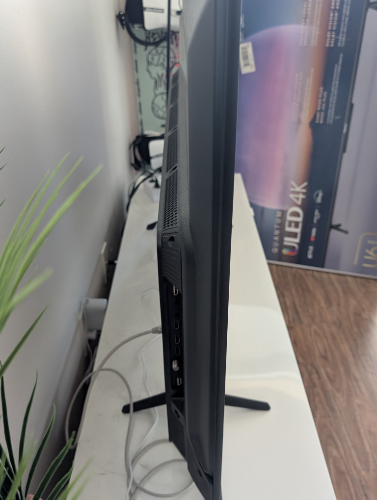 Hisense 50" Quantum ULED 4K TV - U6 Series - photo 4