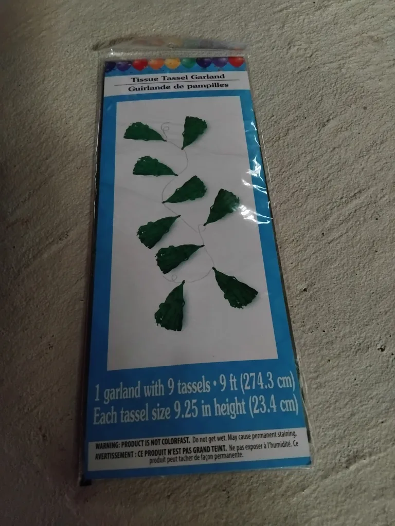 Tissue Tassel Garland 9 ft image indicator(2)