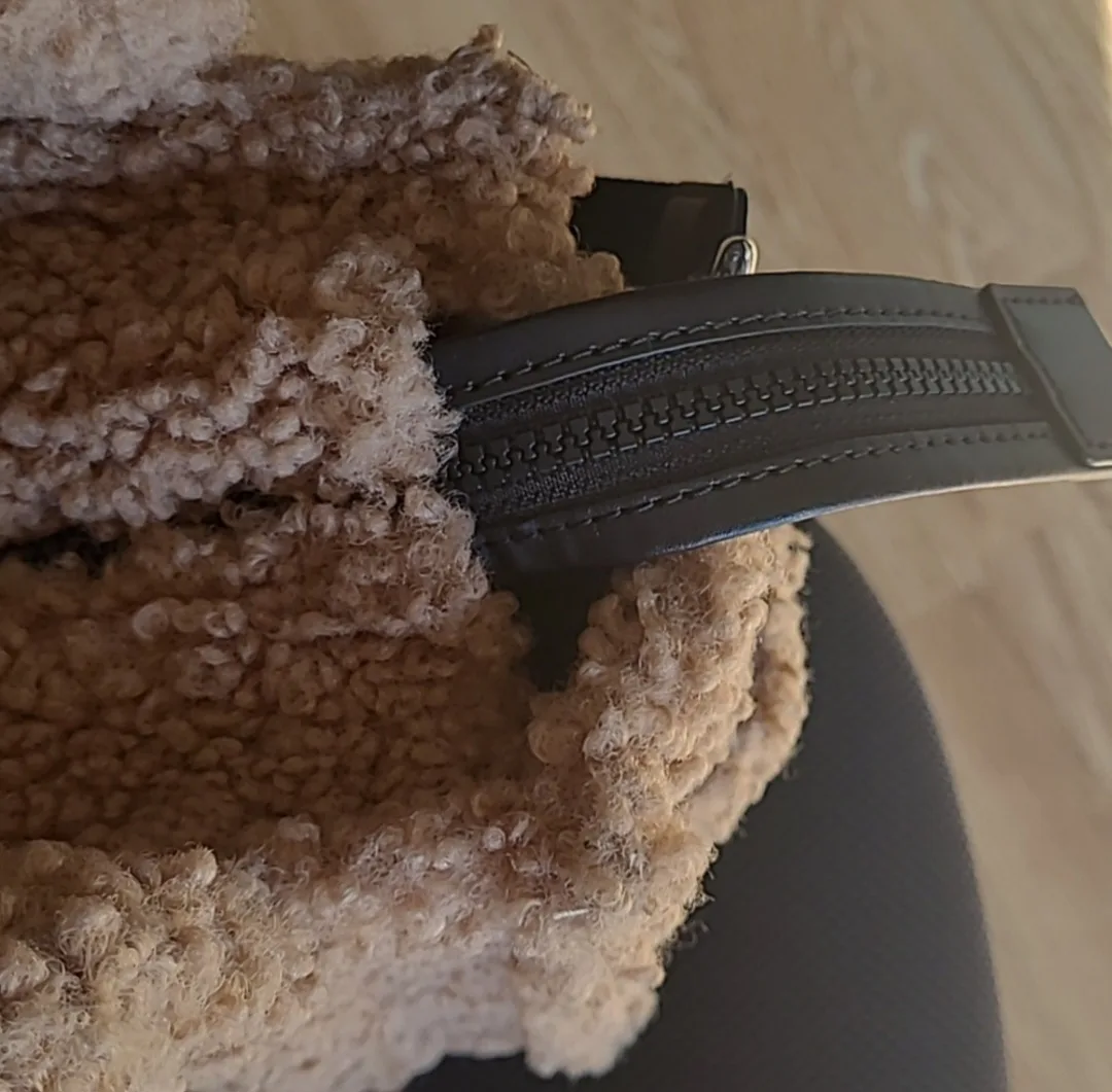 Marc Jacobs The Teddy Tote Bag image indicator(10)