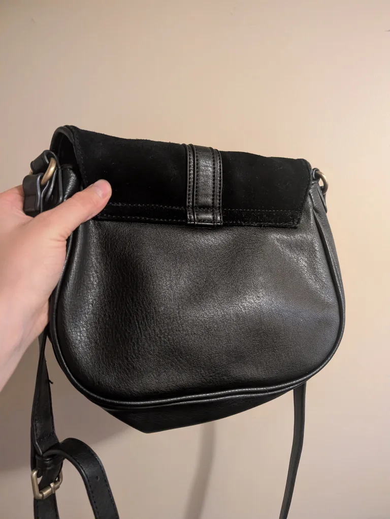 Lilly & Ivy Black Crossbody Bag image indicator(2)