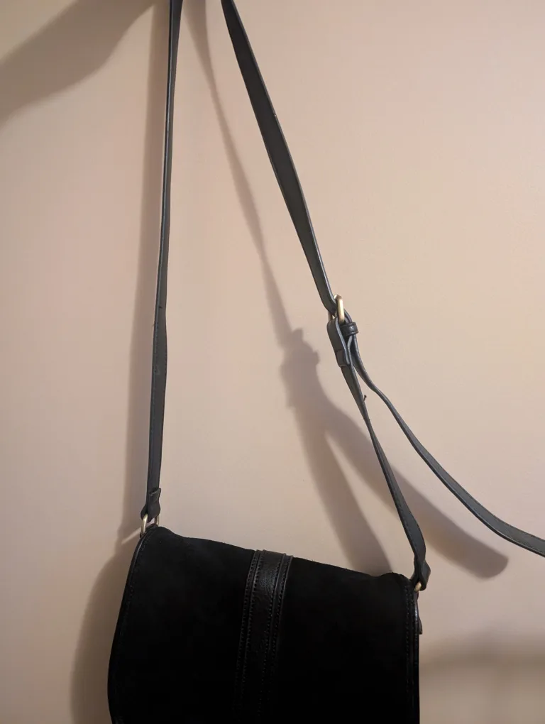 Lilly & Ivy Black Crossbody Bag image indicator(3)