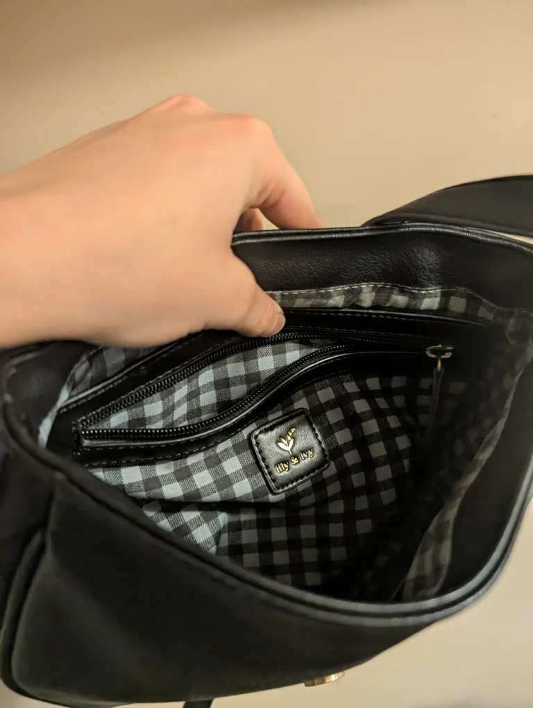 Lilly & Ivy Black Crossbody Bag image indicator(4)