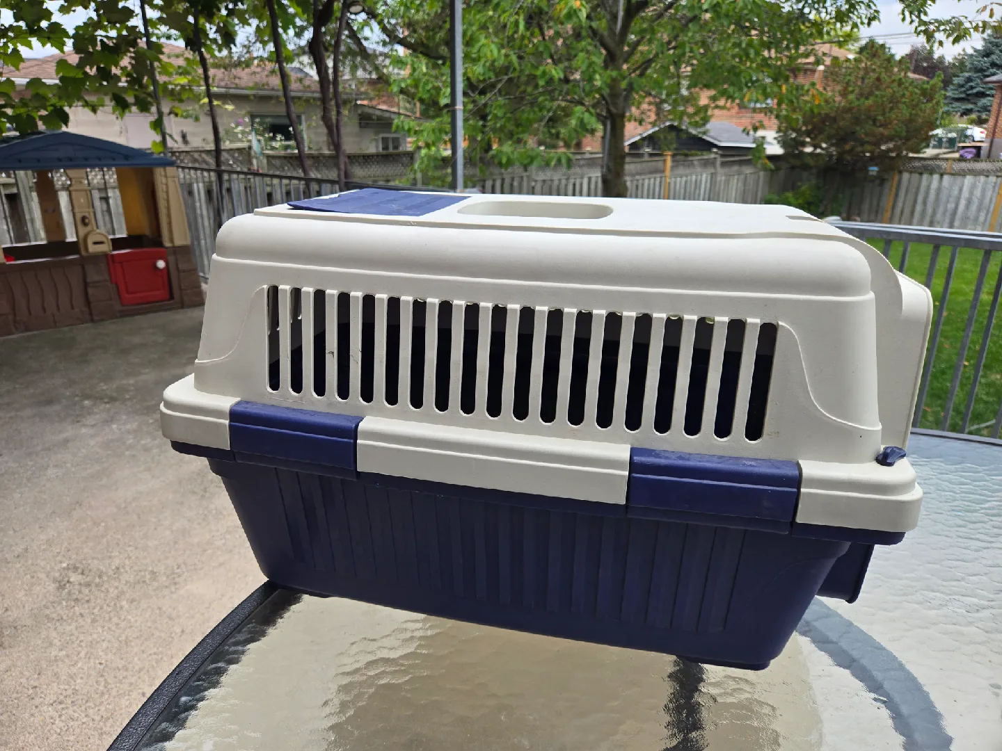 Pet Carrier - Blue and White image indicator(4)