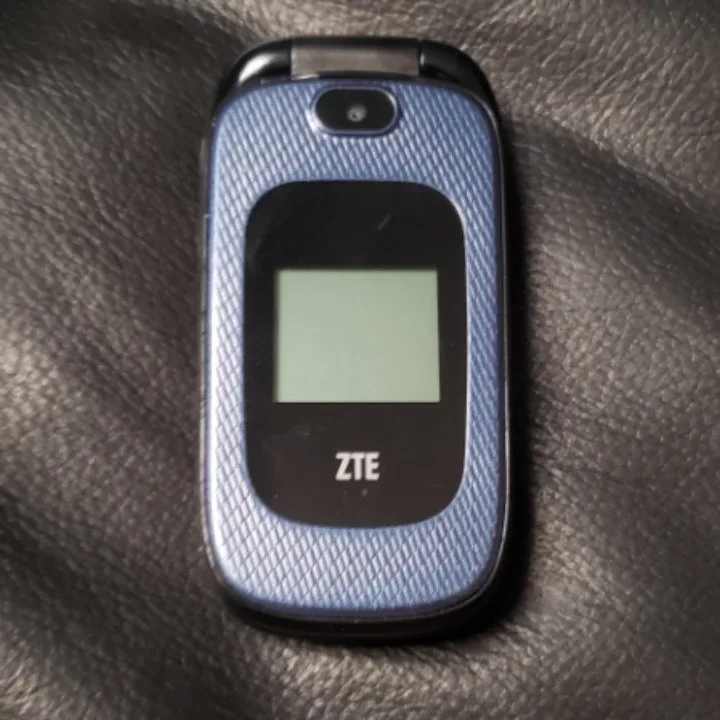 ZTE Flip Phone model Z222 thumbnail